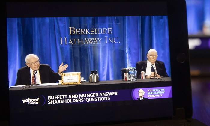 buffett-munger-2021-bloomberg.jpg