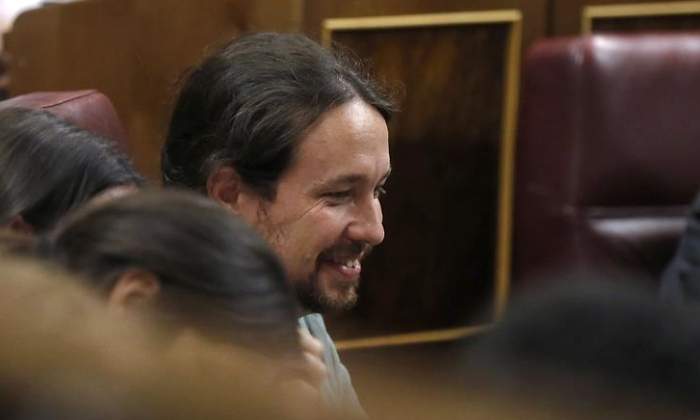 iglesias-sonrie-error-congreso-efe.jpg