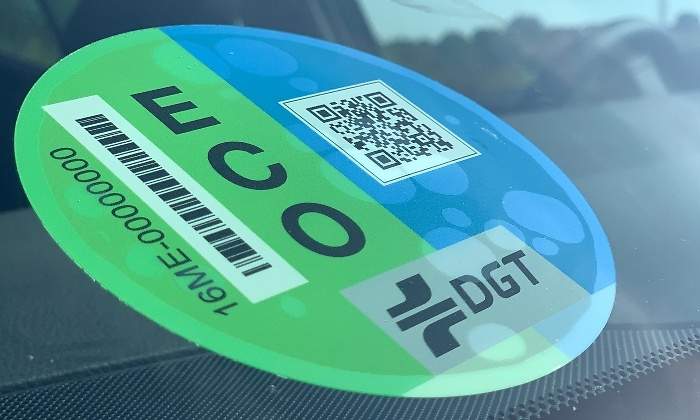 EuropaPress_2672335_etiqueta_eco_direccion_general_trafico_dgt-1.jpg