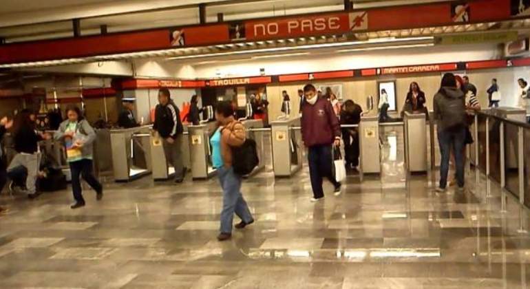 Siguen denuncias por secuestros en el Metro: joven habría sido plagiada en Martín Carrera, otra escapó Siguen denuncias por secuestros en el Metro: joven habría sido plagiada en Martín Carrera, otra escapó
