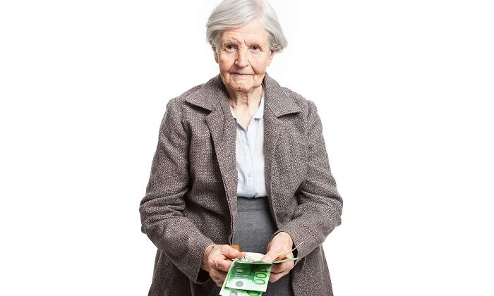 jubilada-billetes-cien-euros.jpg