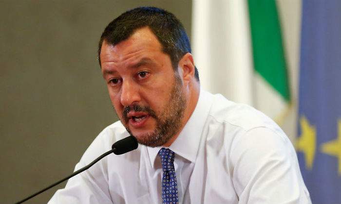 salvini-banderas-reuters.jpg