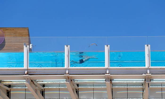 piscina-turista-baleares-reuters.jpg