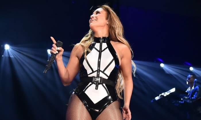 jennifer-lopez-corset-770.jpg
