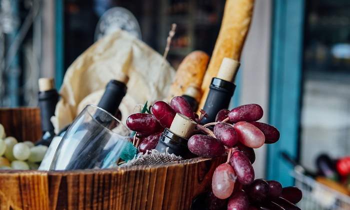 vino-productos-gourmet-a-domicilio-confinamiento-madrid.jpg