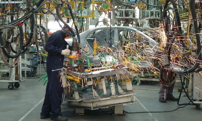fabrica-coches-cadena-montaje-dreams.jpg