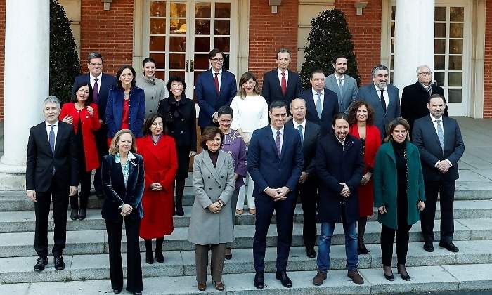 foto-familia-moncloa-gobierno-coalicion-efe.jpg