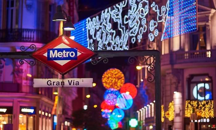 MetrodeMadrid-GranVia-navidad-dreamstime.jpg