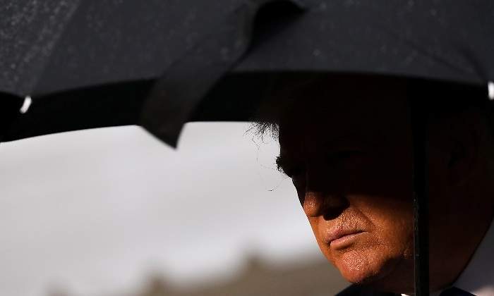 donald-trump-presidente-eeuu-paraguas-sombra-reuters-770x420.jpg