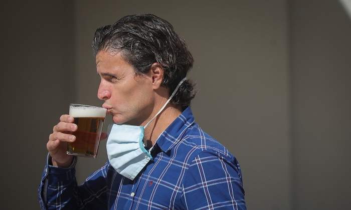 cerveza-trago-mascarilla-ep.jpg