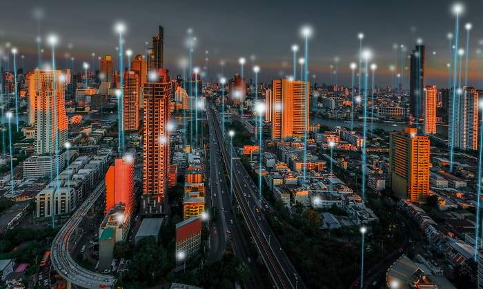ciudad-edificios-rascacielos-inmobiliario-smart-city-telecomunicaciones-istock.jpg