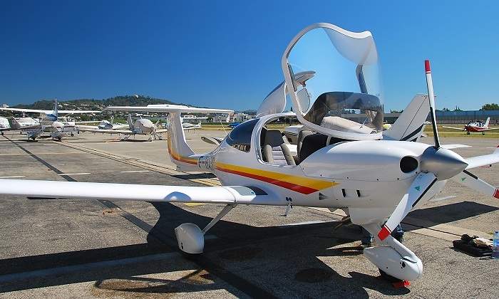 Avioneta-en-pista-iStock.jpg