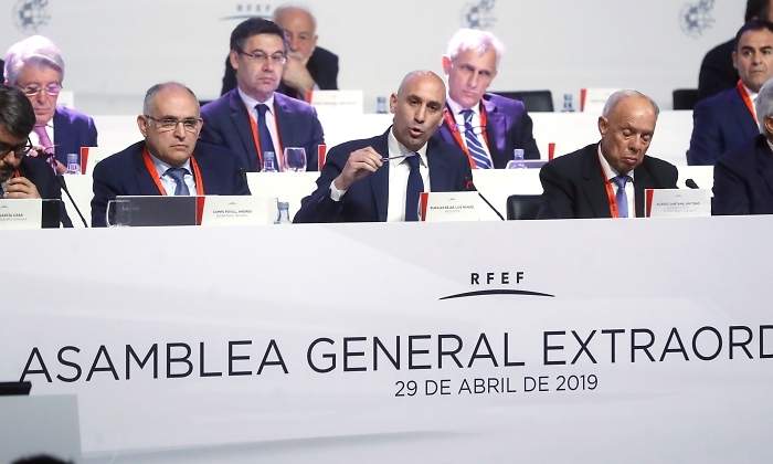 rubiales-asamblea-extraordinaria-rfef-29abril-efe.jpg