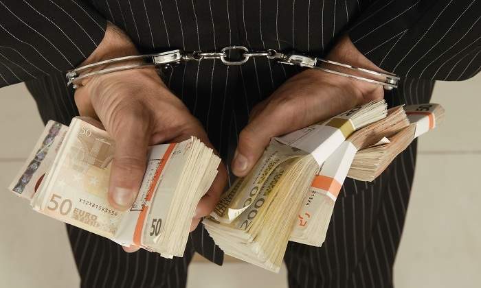 esposas-billetes-ejecutivo-dreamstime.jpg