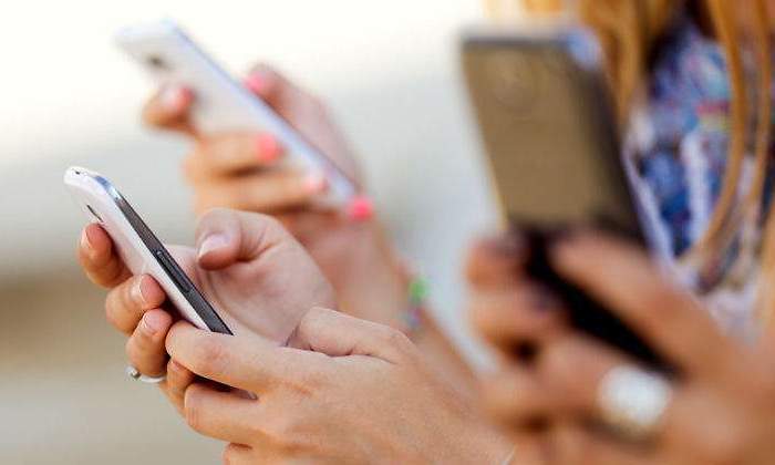smartphones-telefonos-redes-sociales-adiccion.jpg