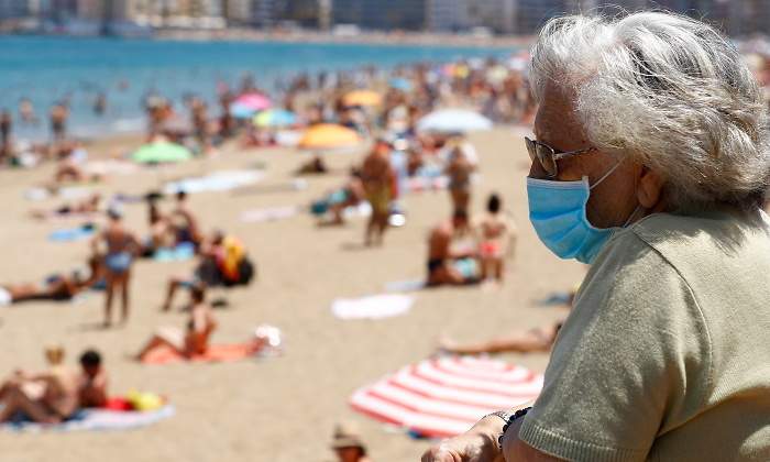 coronavirus-playa-canarias-reuters.jpg