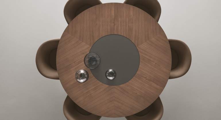 Mesa madera de Rimadesio, Salone del Mobile de Milano.