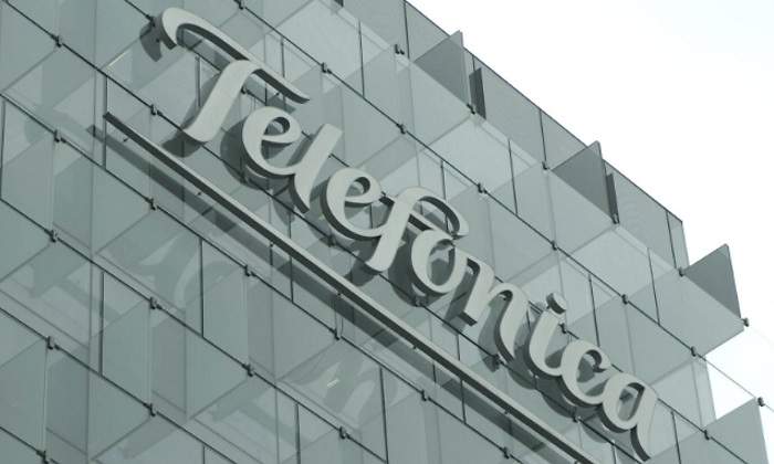 Evolucin del descuento al que cotiza Telefnica frente al sector