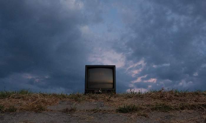 televisor-aire-libre-unsplash.jpg
