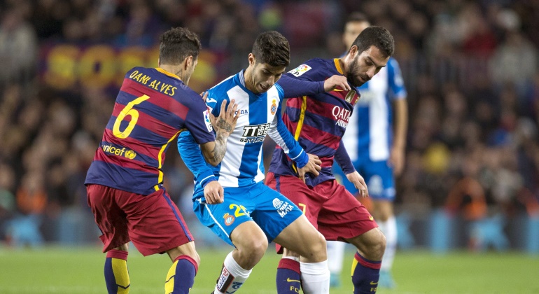 Alves-Arda-Asensio-2016-efe.jpg