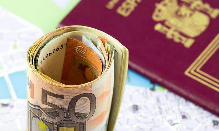 pasaporte-dinero-viajar-euros-770-dreamstime.jpg
