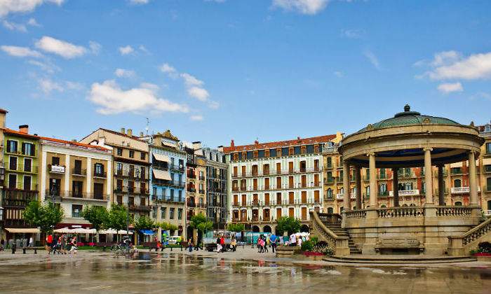 pamplona-alamy.jpg
