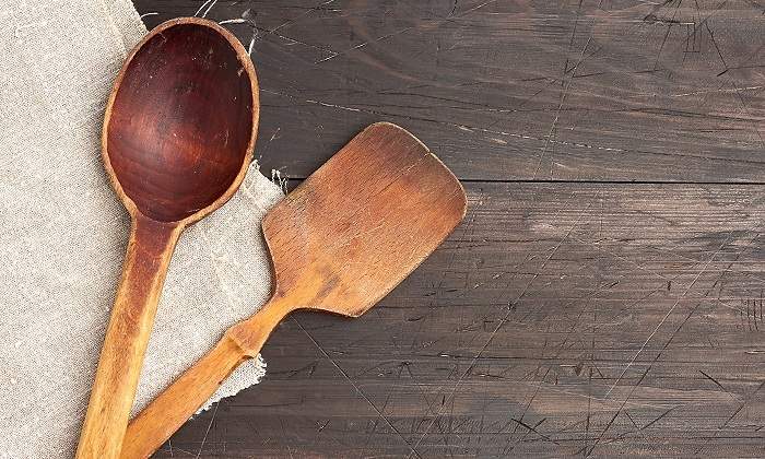 Utensilios-de-cocina-de-madera-iStock.jpg
