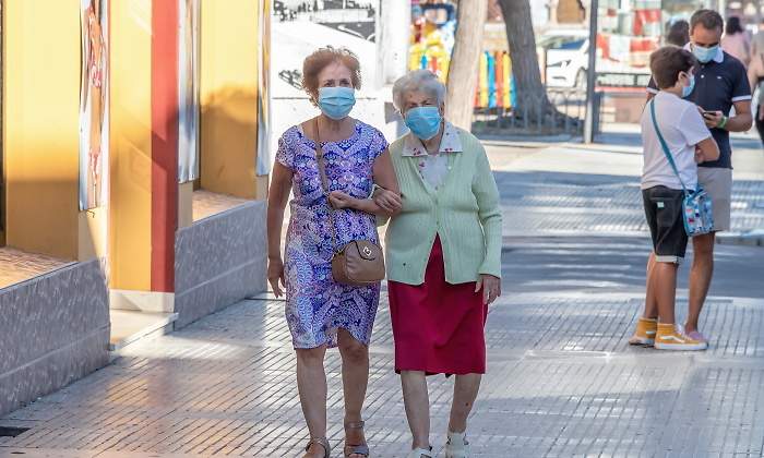 mascarilla-exteriores-espana-vacunacion-inmunidad-rebano.jpg