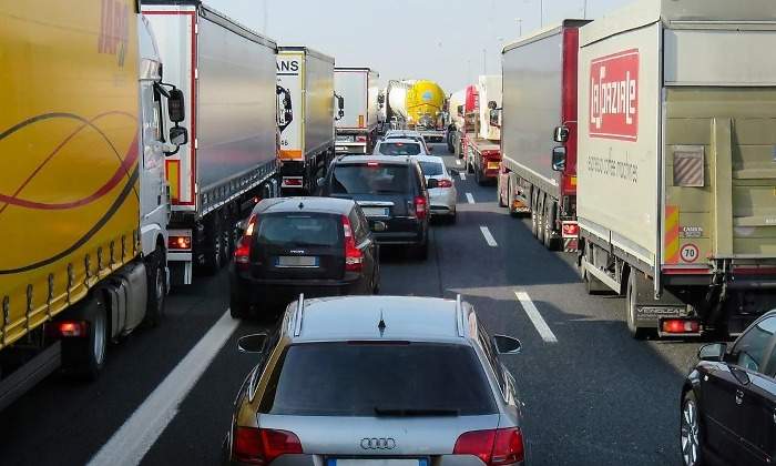 traffic-trafico-coches-camiones-autobuses-autobuses-ayudas.jpg