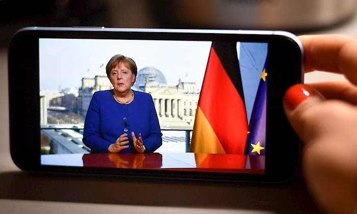merkel-movil-covid-efe.jpg