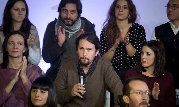 pablo-iglesias-apoyado-efe.jpg