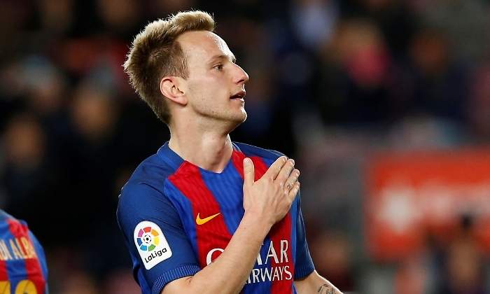 rakitic-mano-escudo-barcelona-reuters.jpg