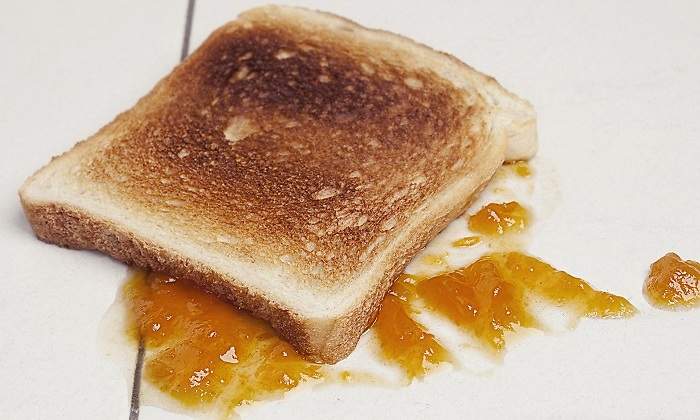 Tostada-en-el-suelo-iStock.jpg