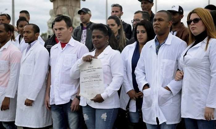medicos-cubanos-desertores-venezuela-bogota-colombia-efe.jpg