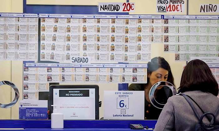 compra-admon-loteria-2020-efe.jpg