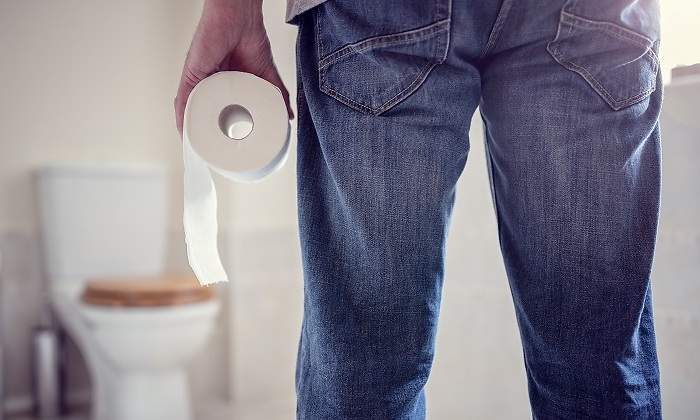 Hombre-en-el-bano-iStock.jpg