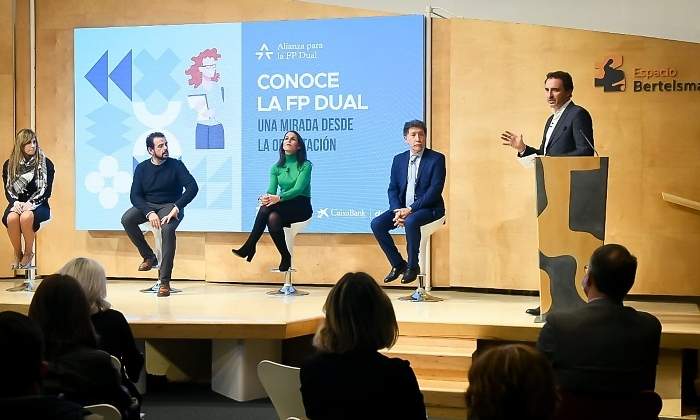 Presentacion-Guia-Orientacion-Dualiza-CaixaBank-Bertelsmann.jpg