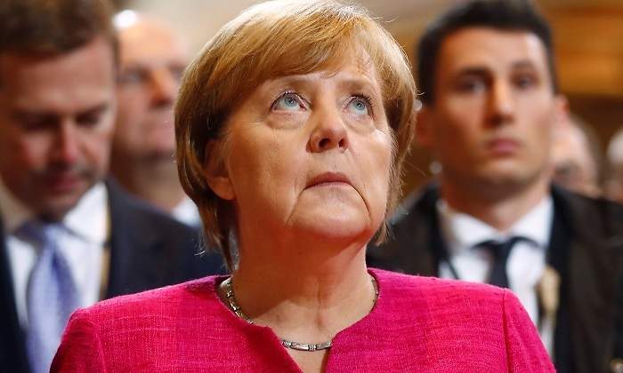 merkel-mirada-arriba-reuters.jpg