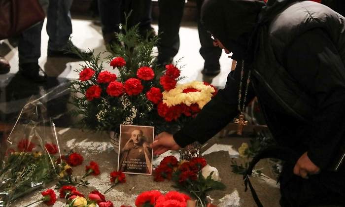 homenaje-tumba-franco-reuters.jpg