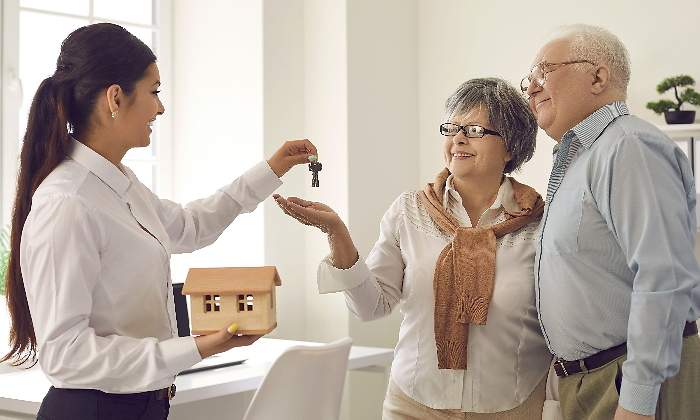 senior-living-casa-mayores-alamy.jpg