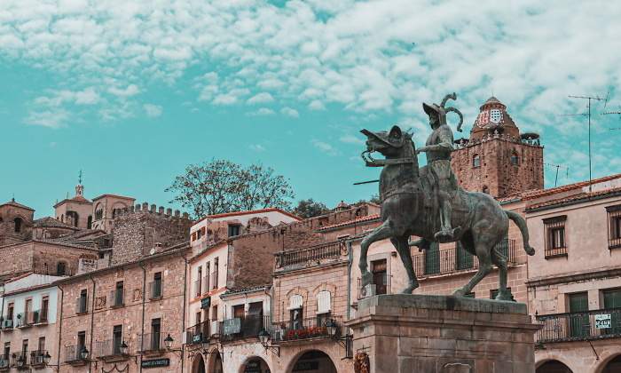 trujillo-caceres-estatua-pizarro.jpg