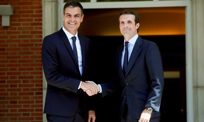 casado-sanchez-moncloa.jpg