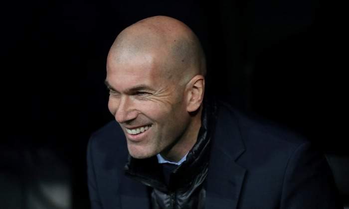 Zidane-sonrisa-banquillo-Reuters-2018-LaLiga.jpg