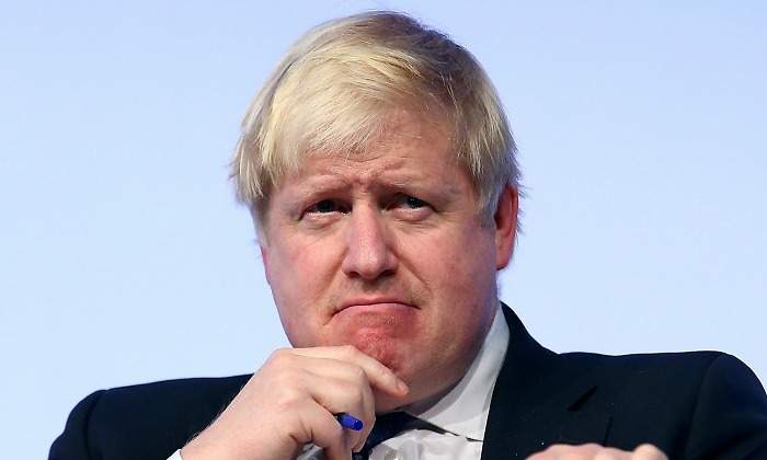 Boris-Johnson-UK-mano-menton-reuters-700.jpg