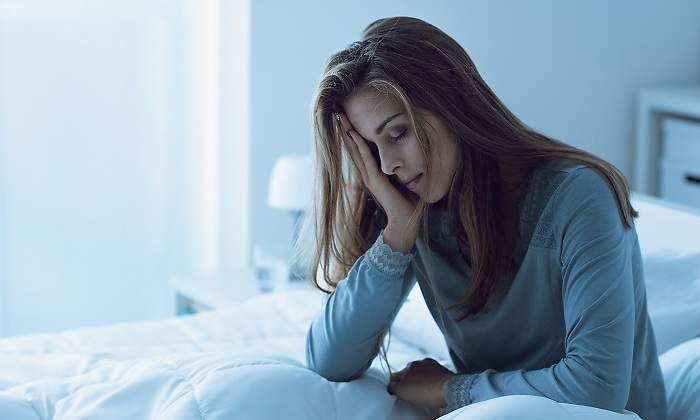 Mujer-con--insomnio-en-cama-iStock.jpg
