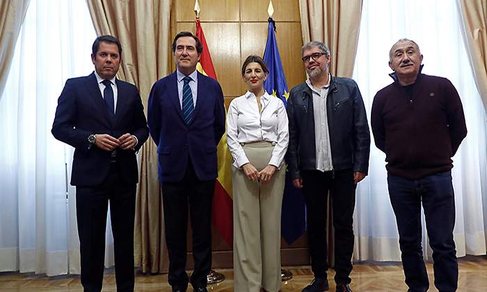 Firma-Acuerdo-Empleo-EFE.jpg