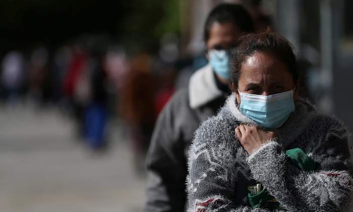 coronavirus-colas-aluche-ayuda-reuters.jpg