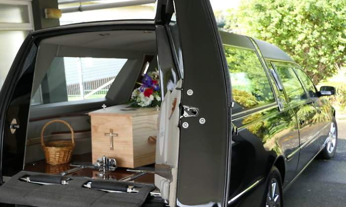 funeraria-ataud-coche-770-dreamstime.jpg