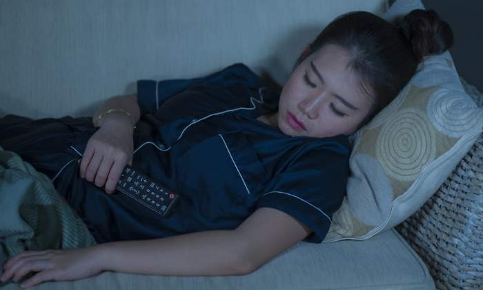 mujer-dormida-tele.jpg