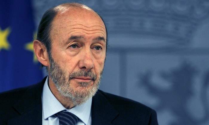 rubalcaba-escudo-espana.jpg